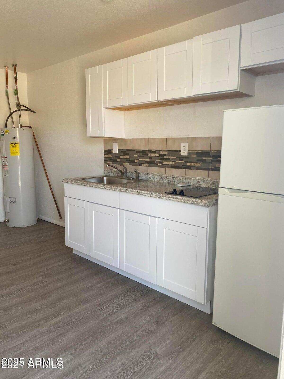 2049 West Hayward Avenue, Unit 16 Phoenix, AZ 85021 - Photo 4 of 6 20210316220211448935000000-o