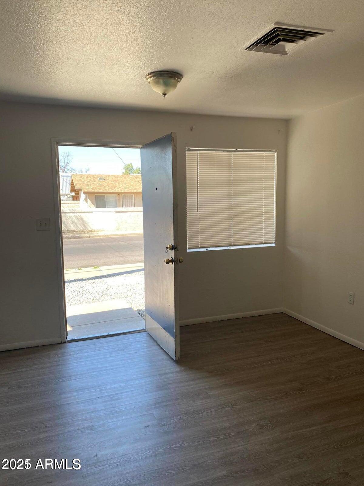 2049 West Hayward Avenue, Unit 16 Phoenix, AZ 85021 - Photo 6 of 6 20210316220207257936000000-o