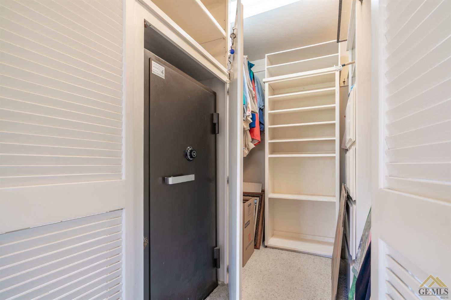 Undisclosed Address Tehachapi, CA 93561 - Photo 26 of 44 a view of walk in closet