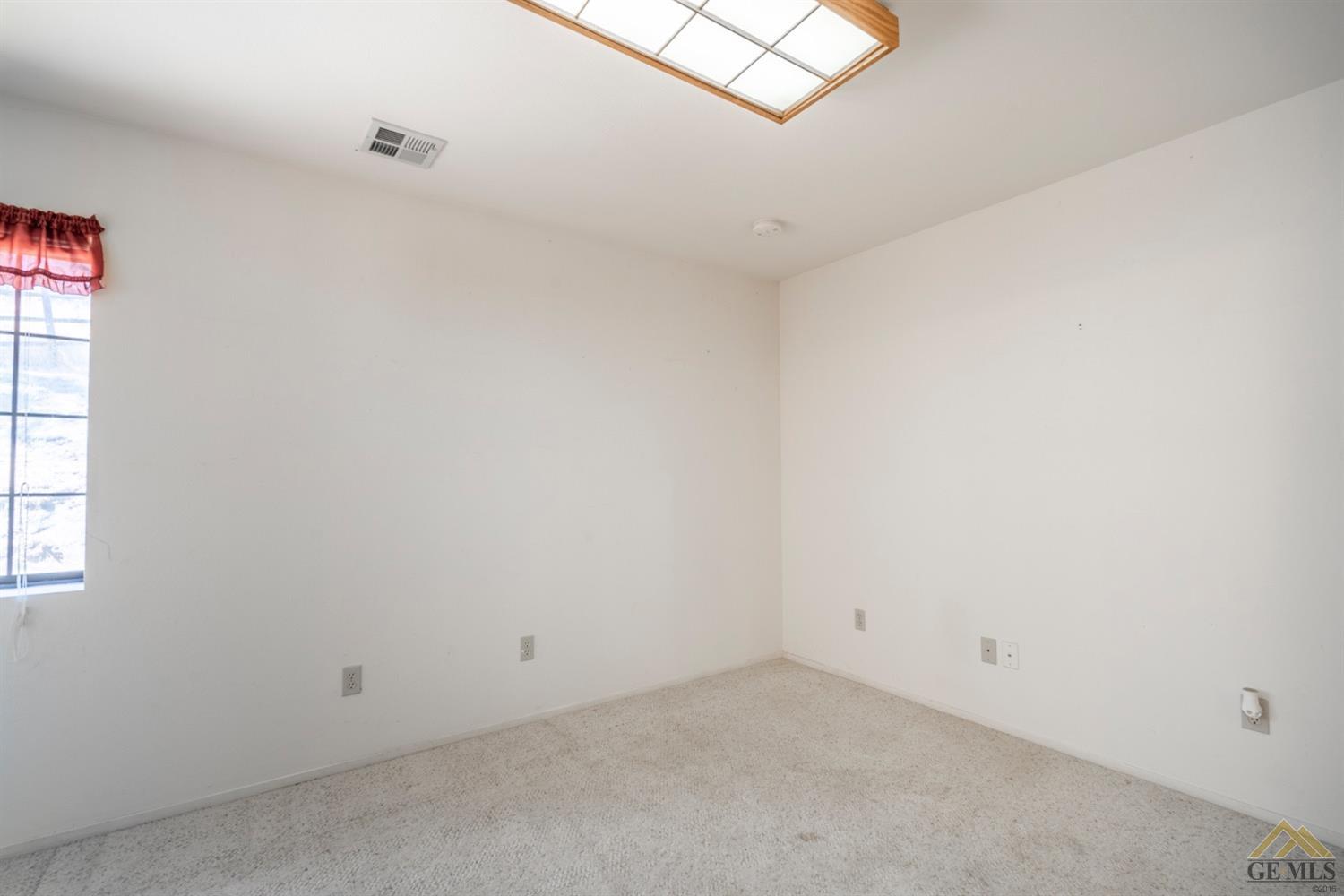 Undisclosed Address Tehachapi, CA 93561 - Photo 36 of 44 an empty room with windows