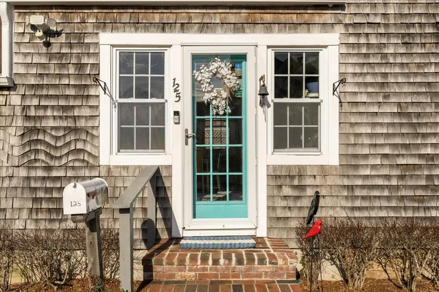 $1,050,000 | 125 Sea Street, Hyannis, MA 02601