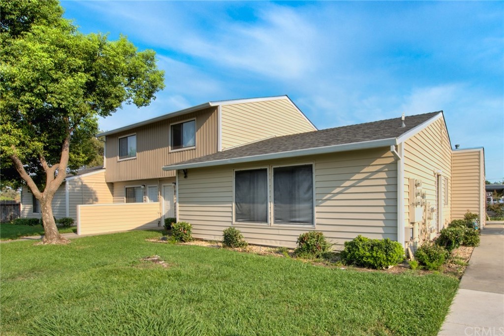 631 North Street Corning, CA 96021 - Photo 1 of 45 a front view of a house with a yard