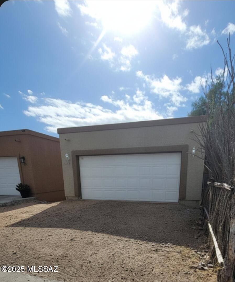 533 West San Xavier Road Tucson, AZ 85713 - Photo 2 of 21 a view of a garage