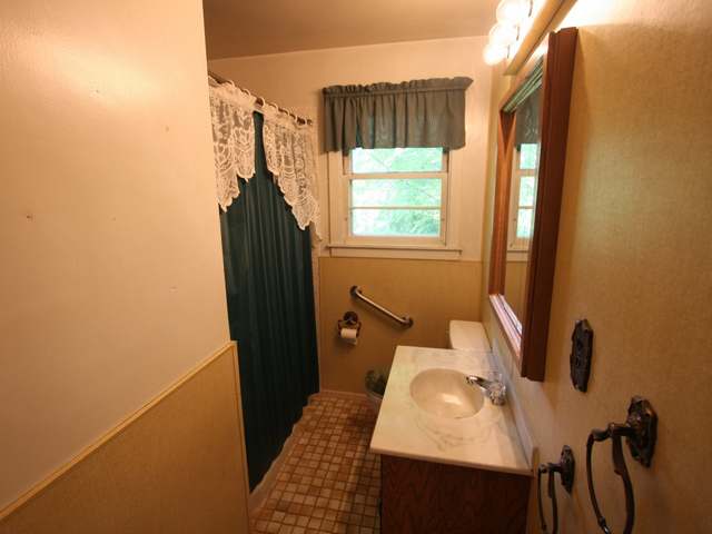 320 Hillandale Avenue Rhinelander, WI 54501 - Photo 5 of 12 Gallery Image 5