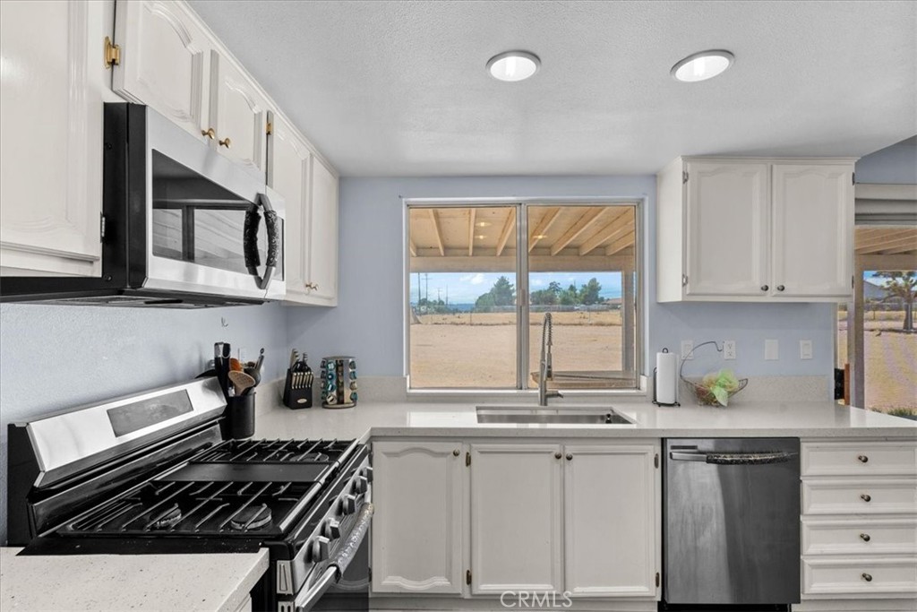 18047 Yucca Street Hesperia, CA 92345 - Photo 12 of 32