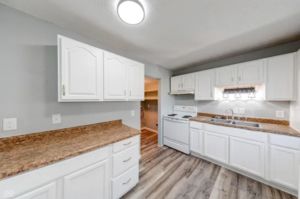 $177,500 | 2215 North Kenwood Avenue, Indianapolis, IN 46208