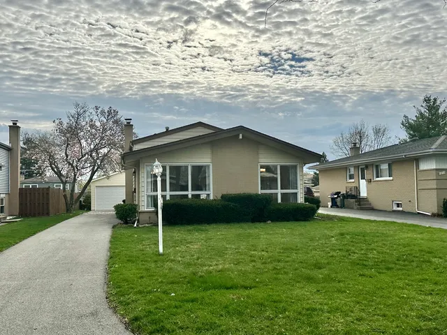 $3,500 | 1243 South Mitchell Avenue, Arlington Heights, IL 60005