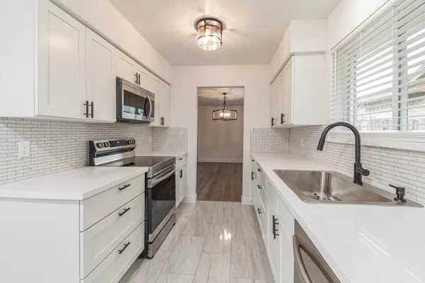 $299,900 | 16818 Carrack Turn Drive, Friendswood, TX 77546