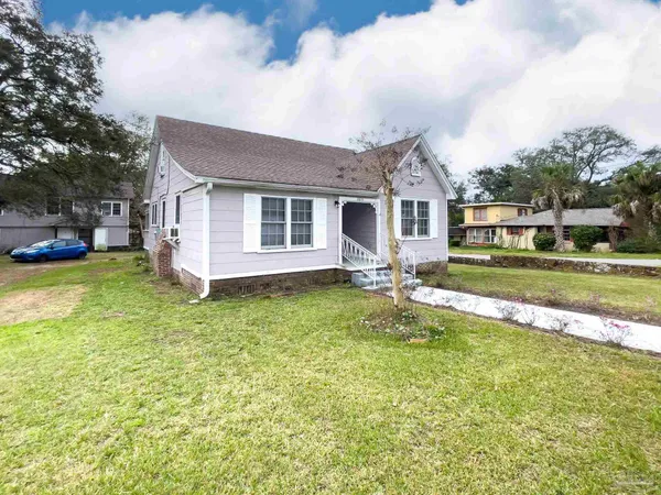 $1,295 | 2615 West Jackson Street, Pensacola, FL 32505
