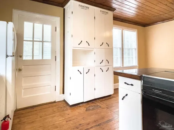 $1,295 | 2615 West Jackson Street, Pensacola, FL 32505