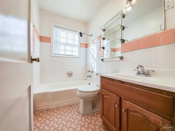 $1,295 | 2615 West Jackson Street, Pensacola, FL 32505