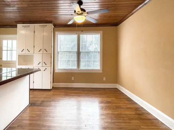 $1,295 | 2615 West Jackson Street, Pensacola, FL 32505