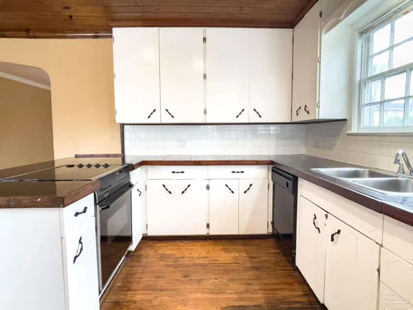 $1,295 | 2615 West Jackson Street, Pensacola, FL 32505