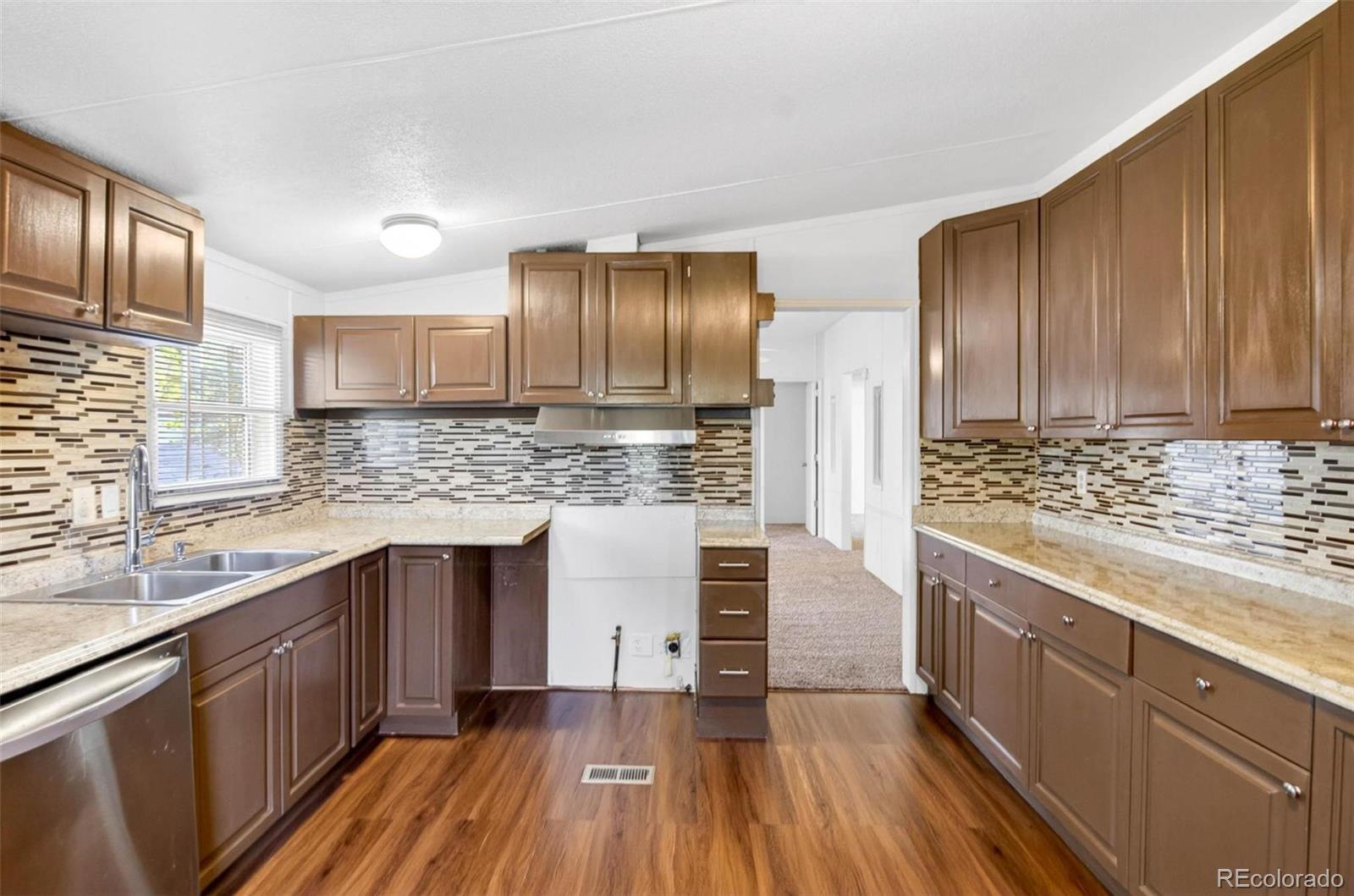 10201 Riverdale Road Thornton, CO 80229 - Photo 6 of 19