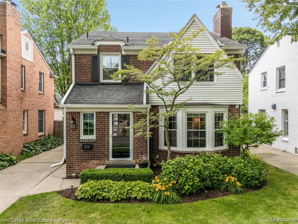 219 McMillan Road Grosse Pointe Farms, MI 48236 - Photo 1 of 25