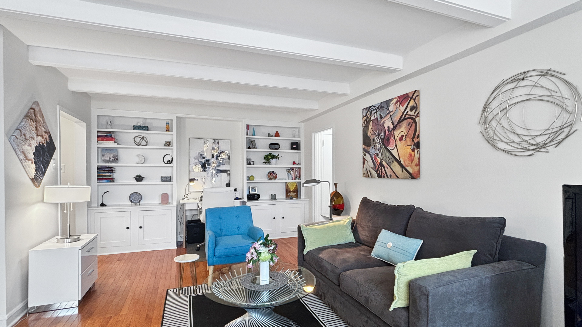 1585 Ridge Avenue, Unit 509 Evanston, IL 60201 - Photo 4 of 11 a living room with furniture and wooden floor