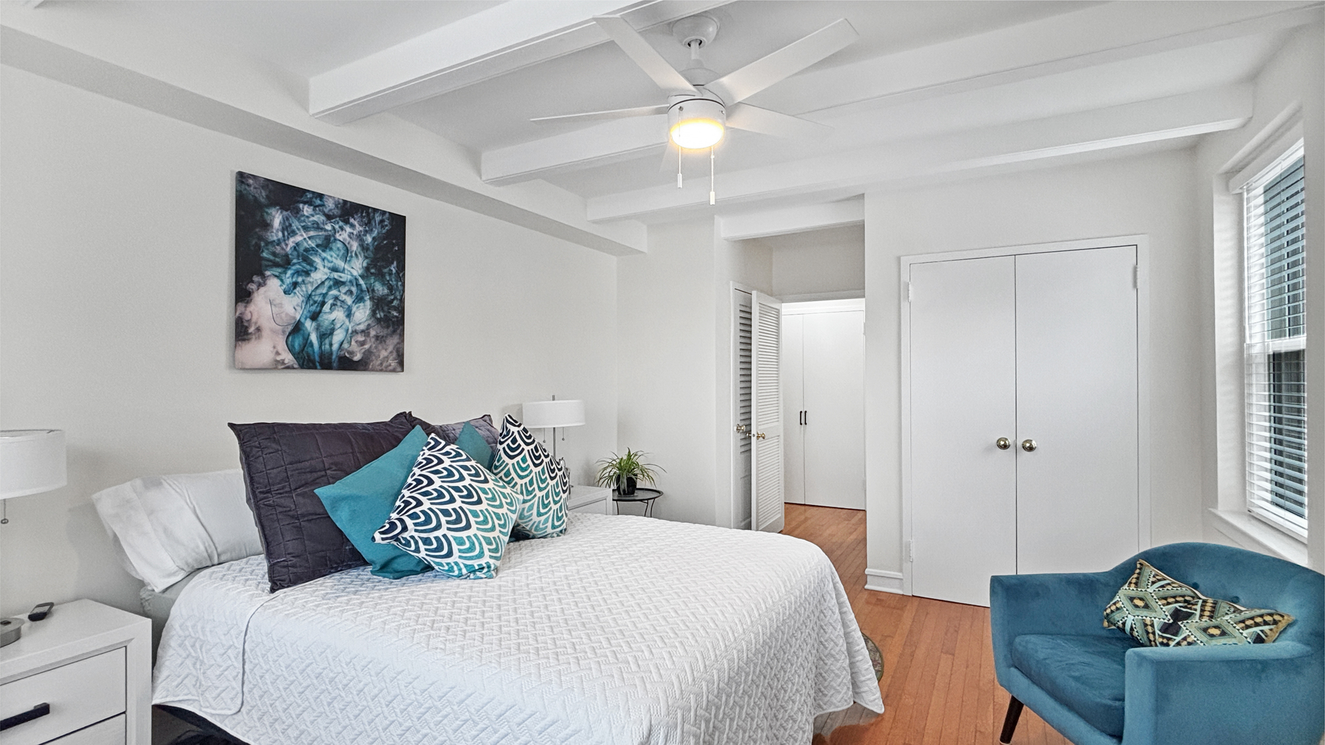 1585 Ridge Avenue, Unit 509 Evanston, IL 60201 - Photo 8 of 11 a bedroom with a bed and a painting on the wall