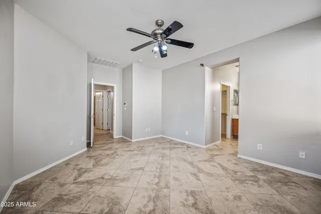 a view of empty room with a ceiling fan