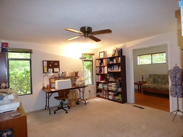 705 Missouri Flat Road Grants Pass, OR 97527 - Photo 17 of 35 2nd Bedroom is spacious and bright with