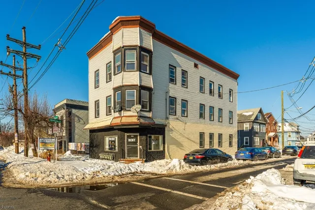 $2,100 | 521 Bayway, Unit 1R, Elizabeth, NJ 07202