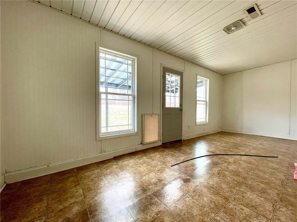 402 McClain Road Anderson, SC 29626 - Photo 27 of 48 Sun Porch or Dog Room