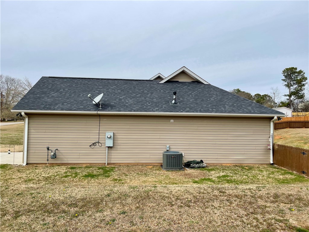 402 McClain Road Anderson, SC 29626 - Photo 5 of 48 Side View