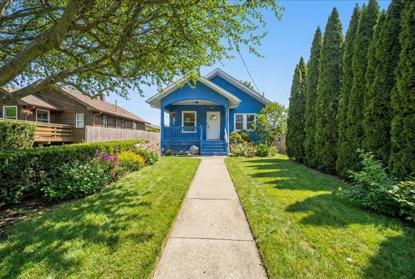$600,000 | 247 Highwood Avenue, Highwood, IL 60040