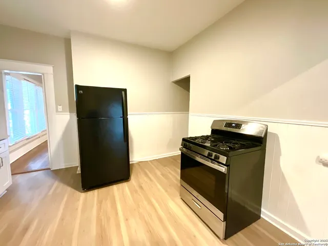 $1,449 | 810 West Magnolia Avenue, Unit 1, San Antonio, TX 78212
