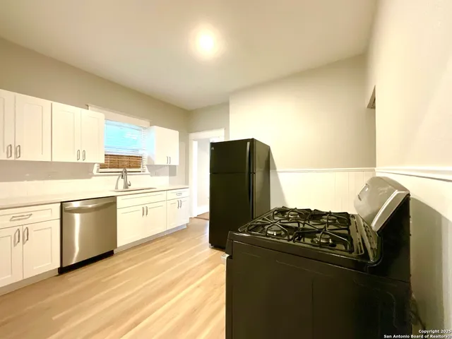 $1,449 | 810 West Magnolia Avenue, Unit 1, San Antonio, TX 78212