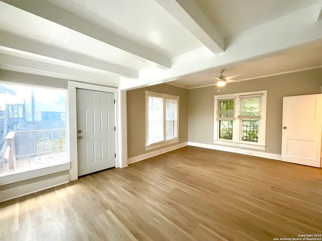 $1,449 | 810 West Magnolia Avenue, Unit 1, San Antonio, TX 78212