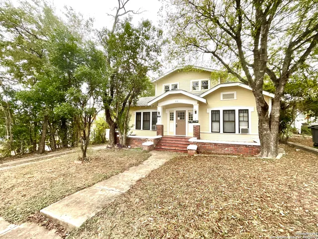 $1,449 | 810 West Magnolia Avenue, Unit 1, San Antonio, TX 78212