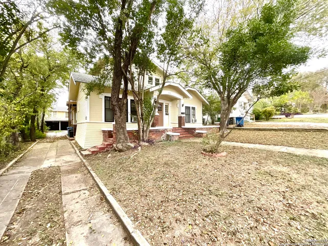 $1,449 | 810 West Magnolia Avenue, Unit 1, San Antonio, TX 78212