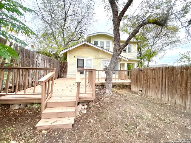 $1,449 | 810 West Magnolia Avenue, Unit 1, San Antonio, TX 78212