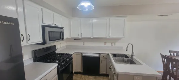 $229,900 | 518 Lawrence Avenue, Unit 5, Wayland, MI 49348