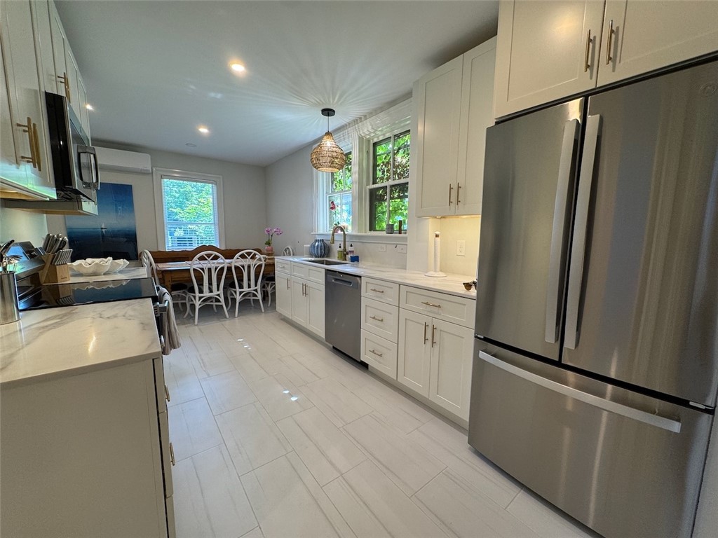 8 Barney Street, Unit 1 Newport, RI 02840 - Photo 5 of 15