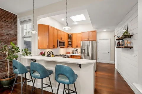 $1,290,000 | 133 I Street, Unit 3, Boston, MA 02127