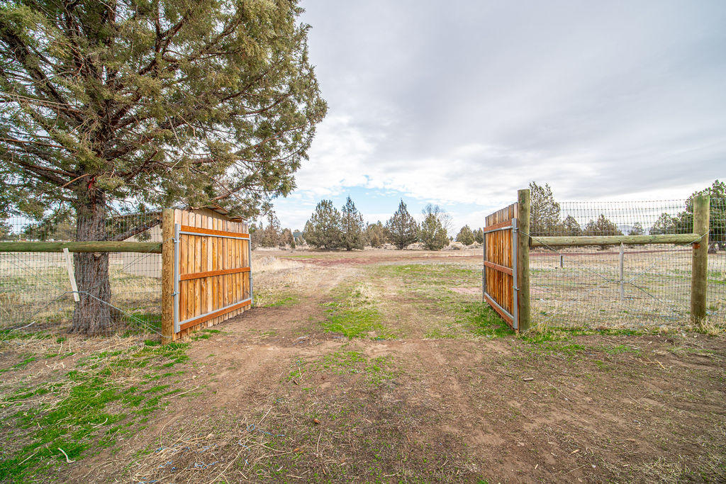 5830 Southwest Tarpon Road Terrebonne, OR 97760 - Photo 16 of 16 RileyVisials-7