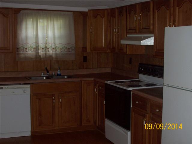 3520 Carthage Road Red Boiling Springs, TN 37150 - Photo 3 of 7 Lots of oak caninets .