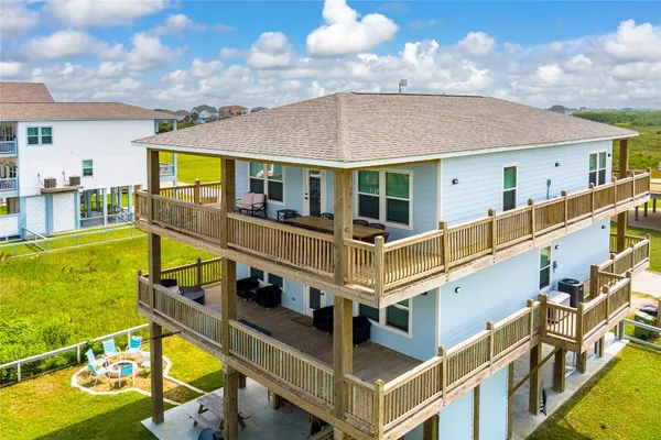 $719,000 | 924 Melody Lane, Crystal Beach, TX 77650