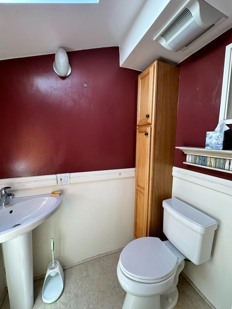 46 Arch Lane San Carlos, CA 94070 - Photo 12 of 22 a bathroom with a toilet and a shower