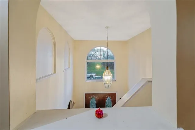 a view of a yard with a house