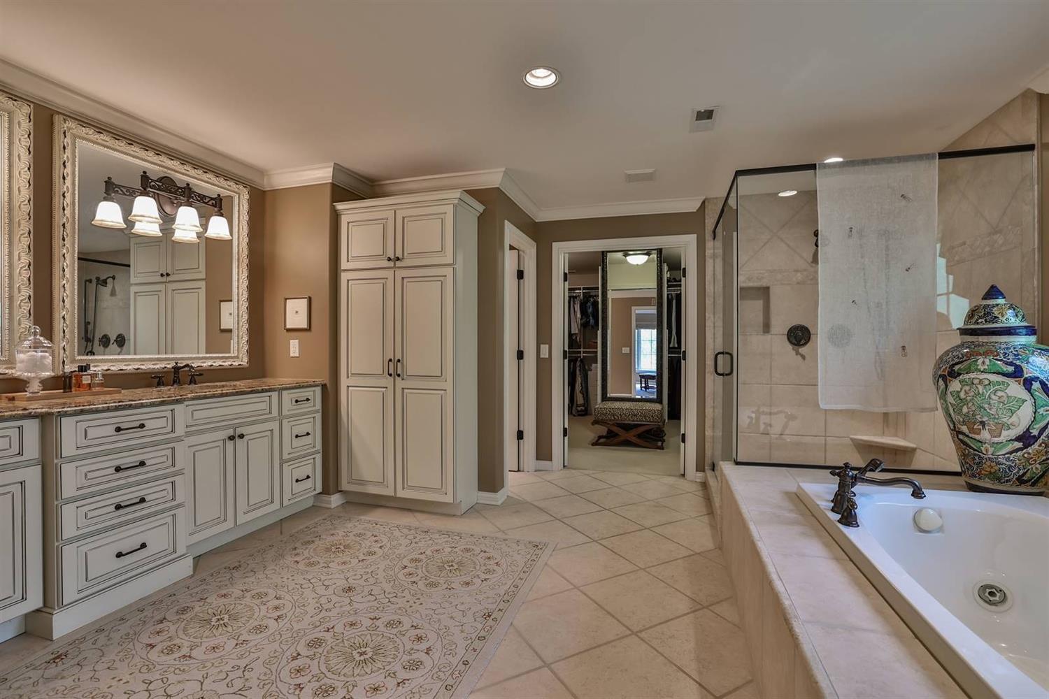 7813 Shawnee Run Road Cincinnati, OH 45243 - Photo 18 of 47
