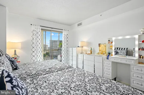 $435,000 | 19365 Cypress Ridge Terrace, Unit 510, Leesburg, VA 20176