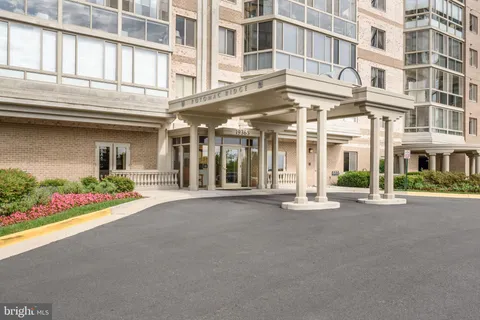 $435,000 | 19365 Cypress Ridge Terrace, Unit 510, Leesburg, VA 20176