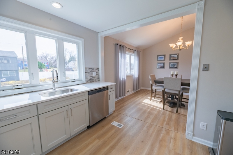 9 Montrose Road Somerset, NJ 08873 - Photo 11 of 19