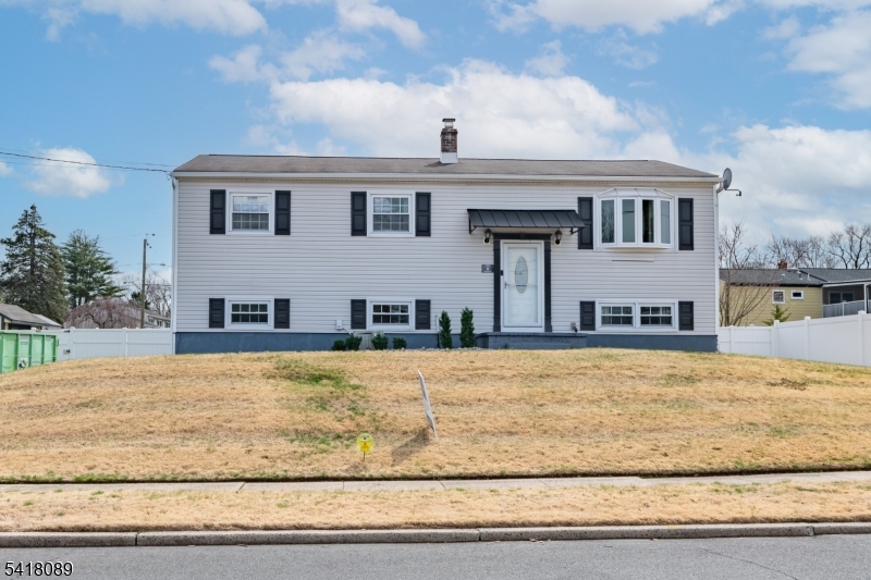 9 Montrose Road Somerset, NJ 08873 - Photo 2 of 19