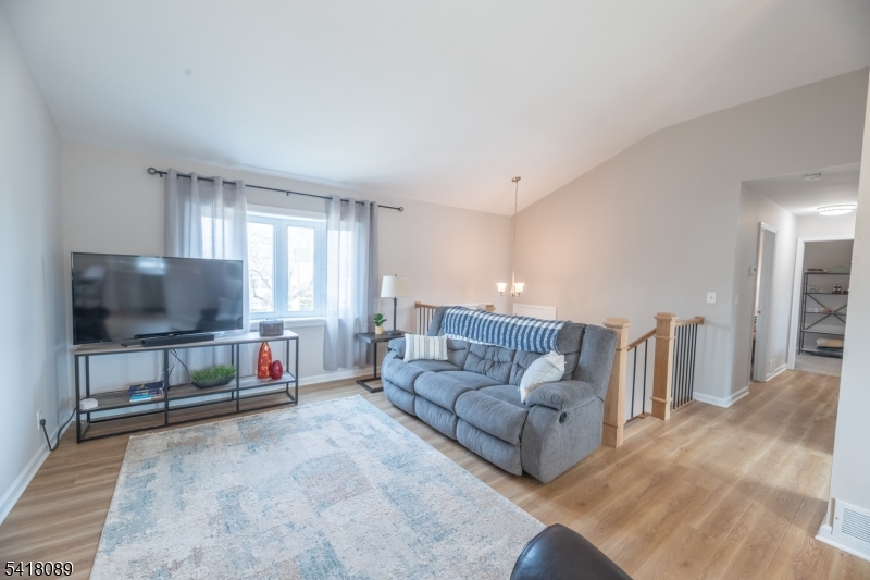 9 Montrose Road Somerset, NJ 08873 - Photo 4 of 19