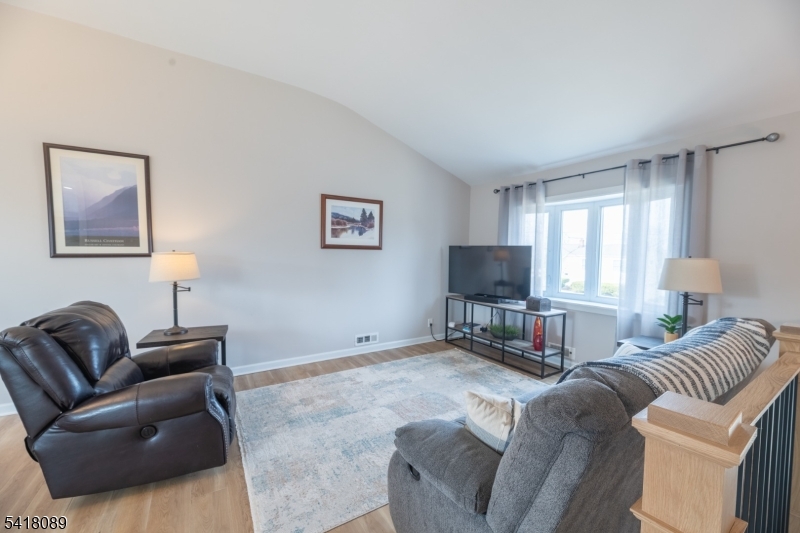 9 Montrose Road Somerset, NJ 08873 - Photo 5 of 19