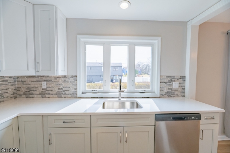 9 Montrose Road Somerset, NJ 08873 - Photo 10 of 19