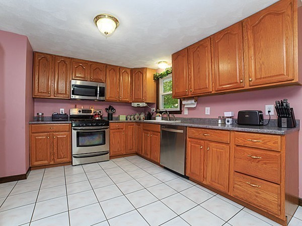 21 Heritage Road Billerica, MA 01821 - Photo 4 of 24